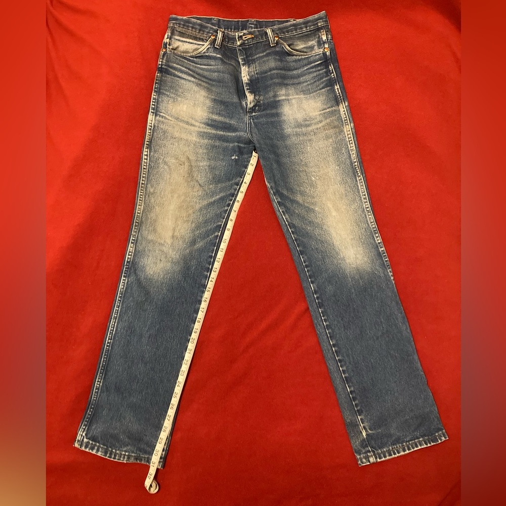 Vintage Wrangler Jeans. Distressed/worn (SEE pictures).